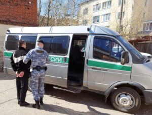 С начала года судебные приставы выдворили на родину четырех иностранцев