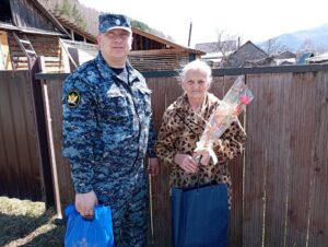 Сотрудники учреждений ОФСИН России по Республике Алтай посетили по месту жительства ветеранов УИС