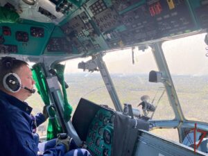 Авиация Росгвардии продолжает принимать участие в тушении лесных пожаров в Свердловской области