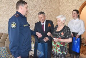 Сотрудники ОФСИН России по Республике Алтай посетили вдову сотрудника УИС, погибшего при исполнении служебных обязанностей