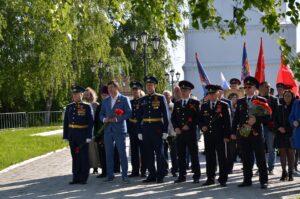 В Сызрани сотрудники транспортной полиции совместно с общественниками приняли участие в памятных мероприятиях