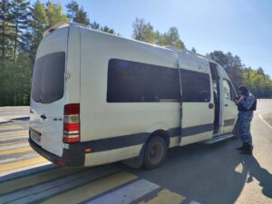 В ходе рейда судебные приставы арестовали микроавтобус Мерседес
