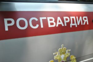 В Кирове сотрудники Росгвардии совместно с полицейскими задержали дебошира с учебной гранатой