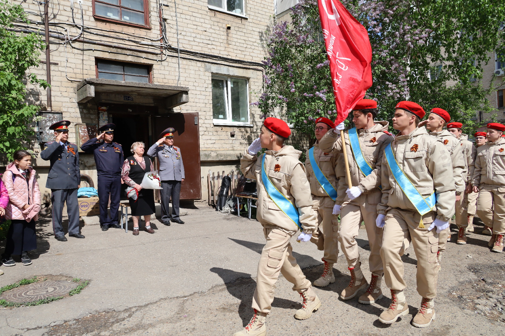 В Казани Росгвардия провела акцию «Парад у дома ветерана» - ЗАКОНОВЕСТ