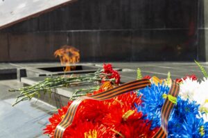 Общественники, ветераны и транспортные полицейские Крыма провели патриотическую акцию «Вахта памяти – Вечный огонь»