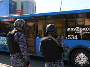 В Кузбассе Росгвардия проводит пилотный проект по охране общественного транспорта