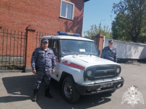 Кузбасские росгвардейцы оказали помощь пострадавшему в ДТП мужчине