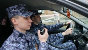 Кировские росгвардейцы пресекли драку и задержали подозреваемого в грабеже
