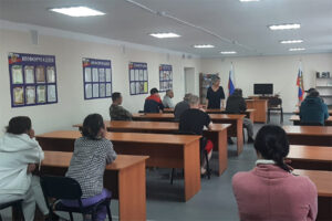 В исправительном центре №1 ГУФСИН, расположенном в городе Ачинске, осужденные к принудительным работам встретились с медицинским психологом