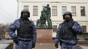 В Кирове в три часа ночи росгвардейцы задержали подозреваемого в попытке проникновения на охраняемый объект