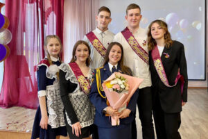 Сотрудники ГУФСИН поздравили учеников ведомственного профильного класса с окончанием школы