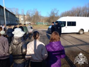 В рамках патриотической акции «Эстафета Подвига» сотрудники ОМОН «Спарта» провели для школьников «Урок мужества»