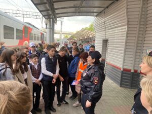 Транспортные полицейские в Новороссийске организовали экскурсию для школьников