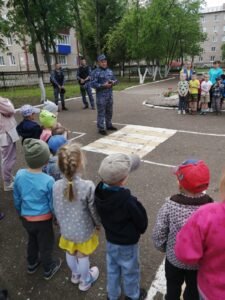 В Бирске росгвардейцы провели урок безопасности для воспитанников детского сада