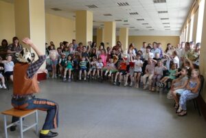Для детей росгвардейцев прошел интерактивный спектакль в Омске