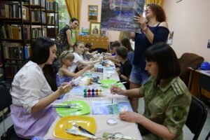 В Управлении Росгвардии России по Омской области прошел мастер-класс по правополушарному рисованию