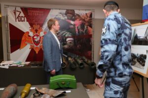 В Алтайском крае Росгвардия представила на молодежном форуме тематическую выставку