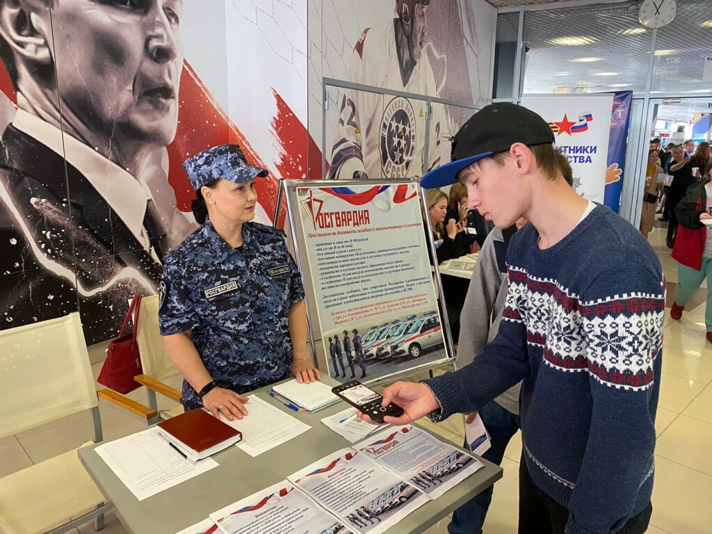 В Башкирии Росгвардия принимает участие во Всероссийской ярмарке вакансий  «Работа в России. Время возможностей» - ЗАКОНОВЕСТ