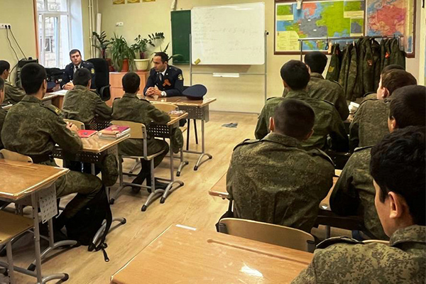 Сотрудники следственного изолятора № 2 провели урок мужества и патриотизма для воспитанников кадетского корпуса