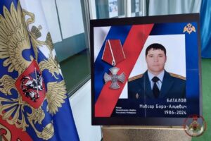 В Херсонской области открыли «Парту Героя» в память о погибшем офицере Росгвардии майоре Мовсаре Баталове