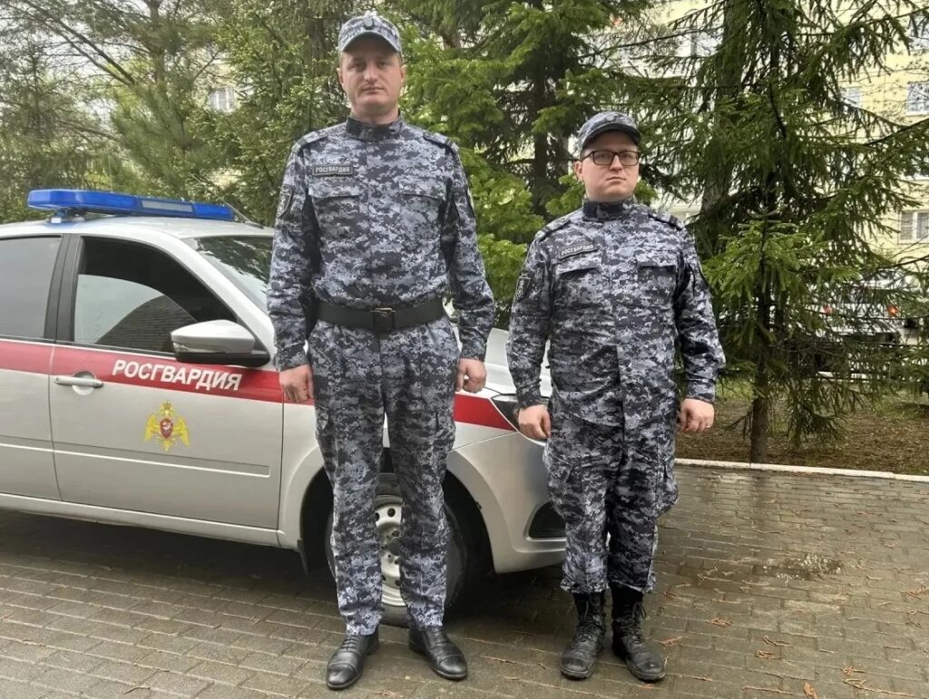 На Южном Урале росгвардейцы спасли пенсионерку из задымлённой квартиры